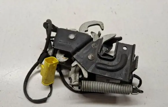 BMW 5 G30 G31 G38 Engine bonnet/hood lock/catch 7347411 8030014