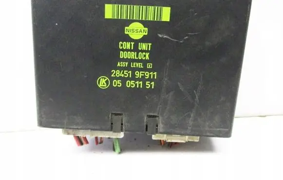 Nissan Serena Door central lock control unit/module 28451-9F911