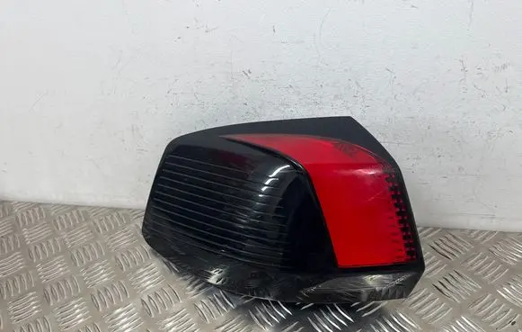 Peugeot 5008 II Rear/tail lights 9811028080 81570101