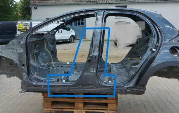 Toyota Yaris XP210 Pillar (middle) 