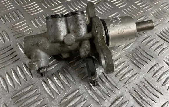 Audi A6 S6 C5 4B Master brake cylinder 9304125000