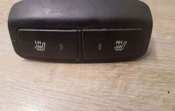 Hyundai Tucson LM Seat heating switch 2010024311 933212E000