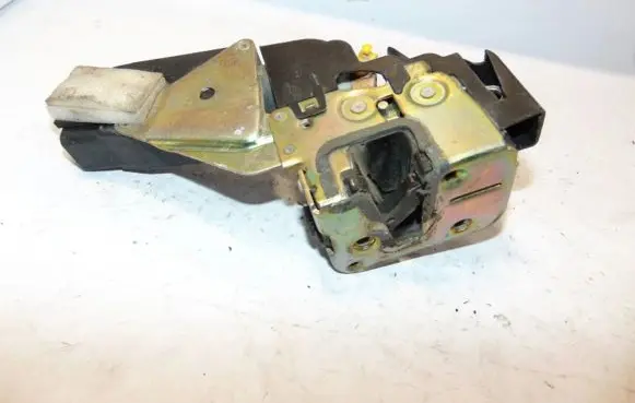 Mitsubishi Carisma Front door lock M852061