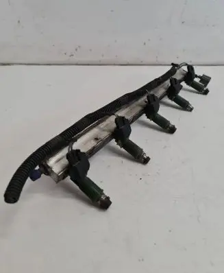 Volvo V70 Fuel main line pipe 9470229 3900