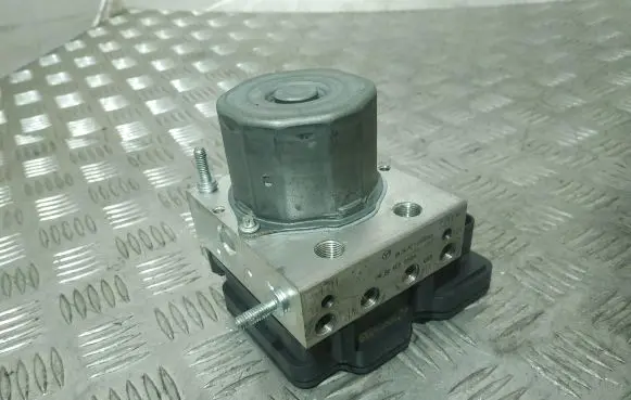 Mercedes-Benz GLA W156 ABS Pump A0004313900 0265956280