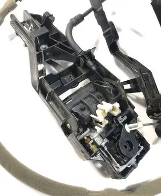 Chrysler Pacifica Front door lock 30359021
