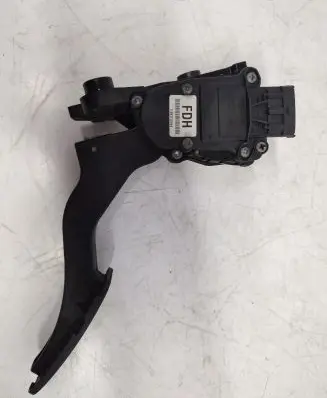 KIA Ceed Accelerator pedal position sensor 3237001H000 110617J0644