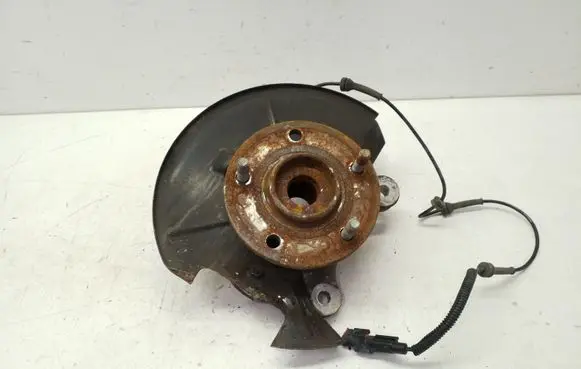 Chrysler Town & Country V Front wheel hub 04743576AB