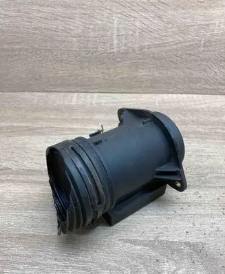 Volkswagen PASSAT B5 Mass air flow meter 074906461 71822101