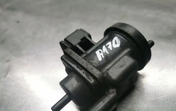 Mercedes-Benz A W168 Turbo solenoid valve A0005450427