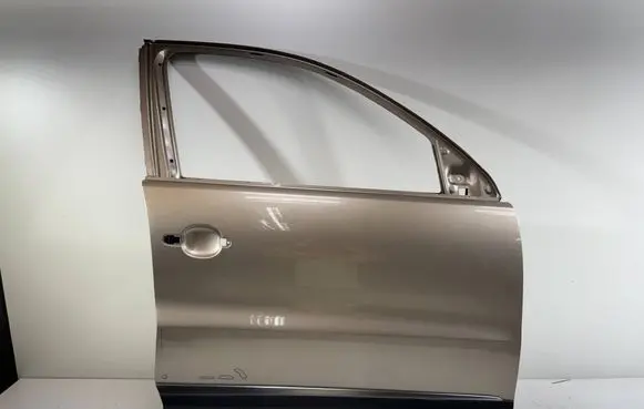 Volkswagen Tiguan Front door 5N0831312C