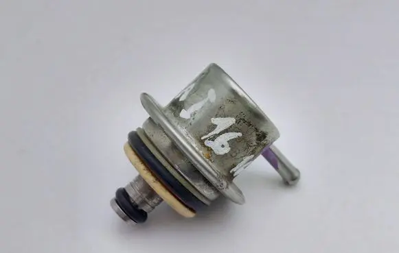 Renault Laguna I Fuel pressure regulator