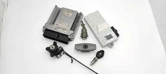 BMW 5 E60 E61 Engine ECU kit and lock set 13617793210 7793210 0281011224