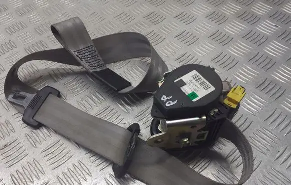 Audi A3 S3 8P Front seatbelt 8P3857706B