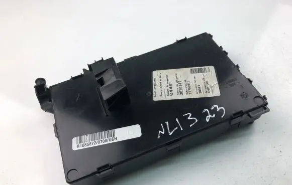 Renault Clio III Central body control module P8200172356B