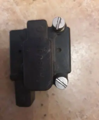 Audi 100 200 5000 C3 Fuel pressure regulator 2437020009
