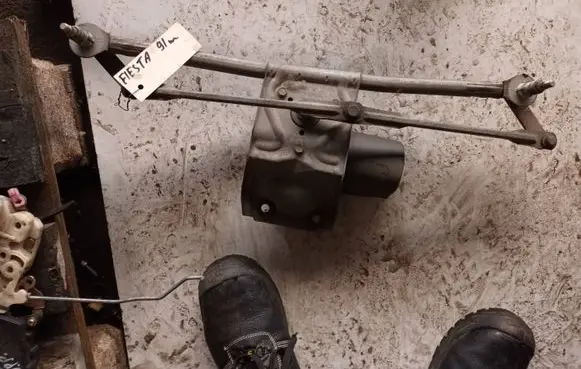 Ford Fiesta Front wiper linkage 