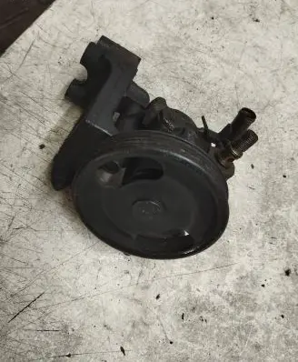 Mazda 323 Power steering pump