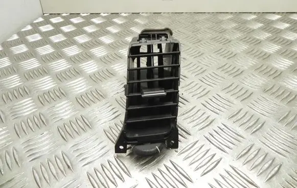 Nissan Primera Rear air vent grill A1007034 T5512