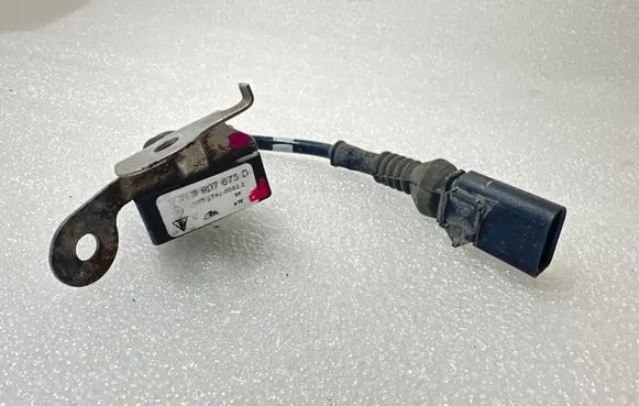 Volkswagen Touareg I Headlight/headlamp level sensor 7L0907673D