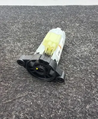 BMW 4 F32 F33 Seat adjustment motor 0390204142 2306151 P1171250300