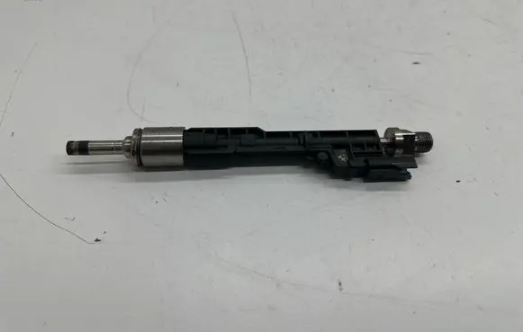 BMW 5 F10 F11 Fuel injector 10213541 13647597870