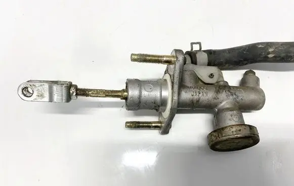 Nissan Primera Master brake cylinder
