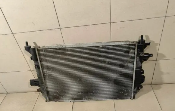 Opel Zafira B Coolant radiator