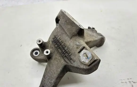 Audi A8 S8 D3 4E Engine mounting bracket 4E0199308B