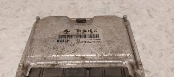 Seat Alhambra (Mk1) Engine control unit/module 06A906032 26SA8336