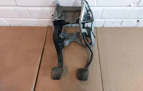 Opel Vectra C Pedal assembly 