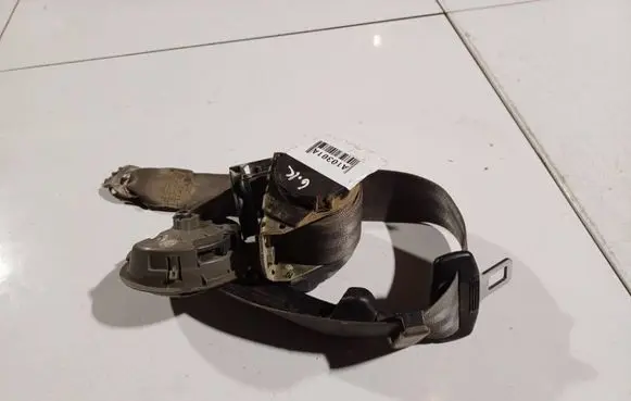 Audi A6 S6 C4 4A Rear seatbelt 193857737