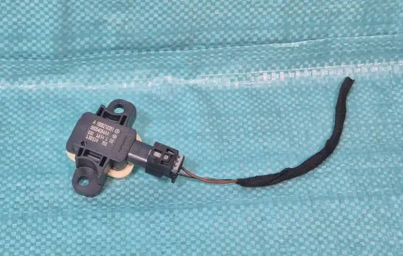 Mercedes-Benz B W246 W242 Airbag deployment crash/impact sensor A1668210351 56054084AA 130514703