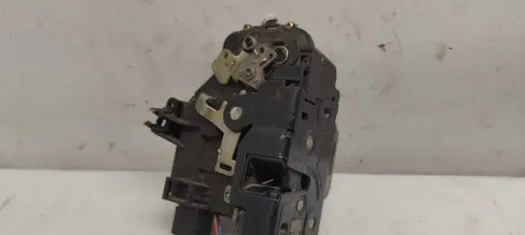 Audi A6 S6 C5 4B Rear door lock 4B1839016B