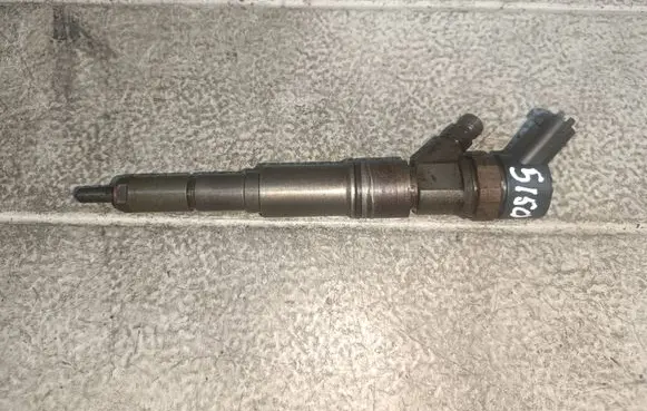 BMW 5 E39 Fuel injector 0445110029