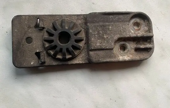 Opel Zafira C Radiator mount bracket 13337826