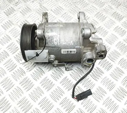 BMW X1 F48 F49 Air conditioning (A/C) compressor (pump) 6826880
