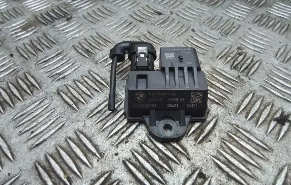 BMW 1 F20 F21 Glow plug pre-heat relay 857008702 8570087 0522120103