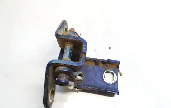 Ford Mondeo Mk III Rear door lower hinge