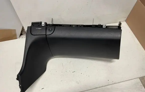 Mercedes-Benz E W211 Glove box