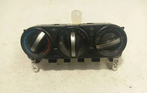 Nissan Qashqai Climate control unit