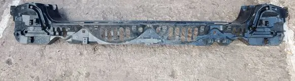Rear bumper mounting bracket