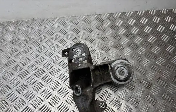 Audi A4 S4 B7 8E 8H Engine mounting bracket 8E0199351C