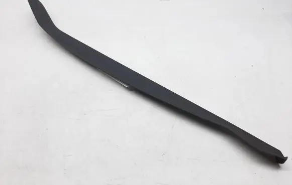 Volkswagen Golf Plus Front door trim (molding) 5M0837381C