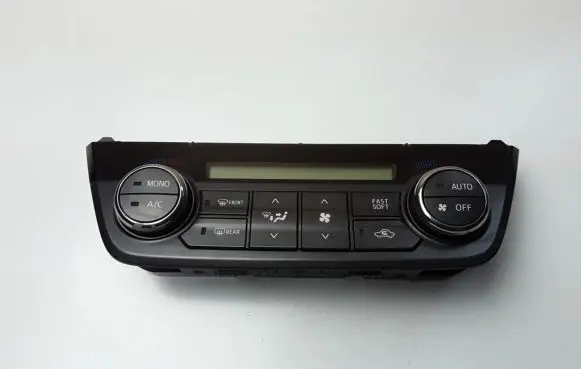 Toyota RAV 4 (XA40) Air conditioner control unit module 5590042400
