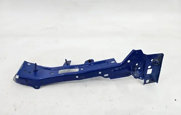 Audi A5 Fender mounting bracket 8W6821132B