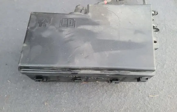 Volvo V50 Fuse box set 8688040 518818000