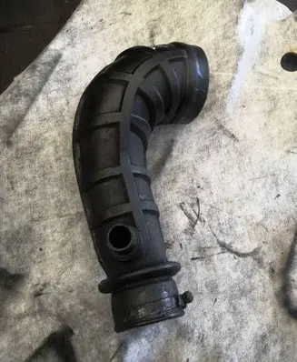 BMW 5 E34 Air intake hose/pipe 2242932