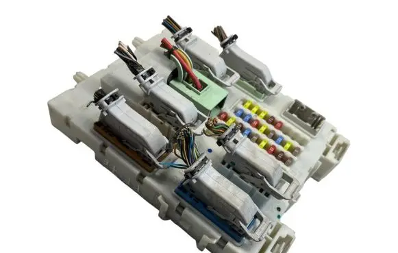 Ford Focus Fuse module BV6N14A073EL 00021194 51945L457