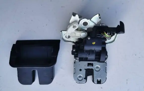Audi A6 S6 C6 4F Tailgate/trunk/boot lock/catch/latch 4L0827506A